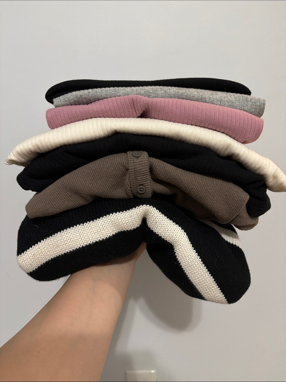 GAP TOP BUNDLE - Picture 1 of 6